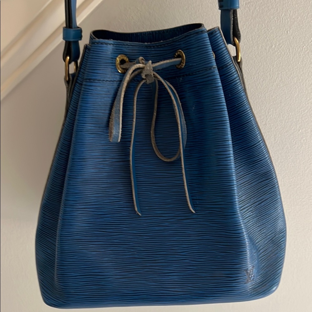 Authentic Louis Vuitton Epi Noe Blue Bucket Bag